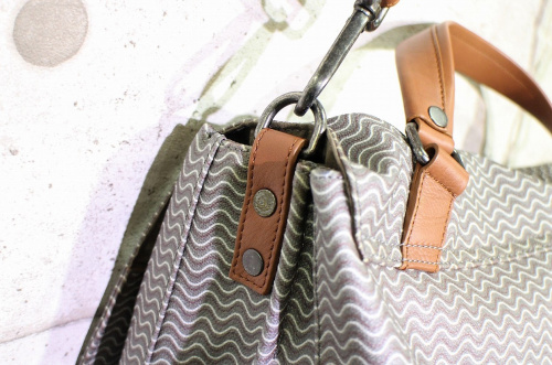 ポスティーナのバッグ