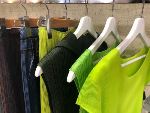 キャリアファッションのPLEATS PLEASE