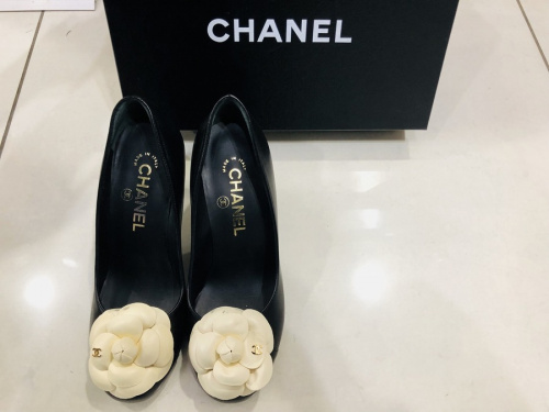 シャネルのパンプス