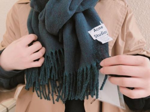 アクネ　マフラーの仙川