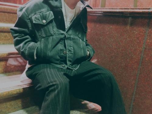 バレンシアガのデニムジャケット