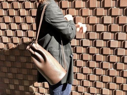 アエタのショルダーバッグ