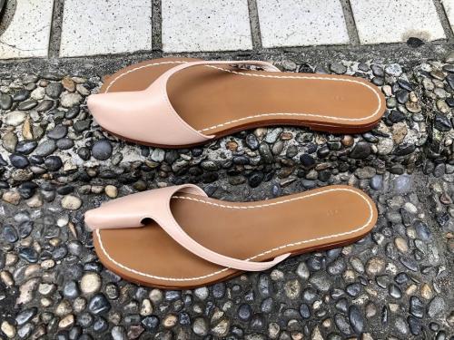 シーのフラットサンダル
