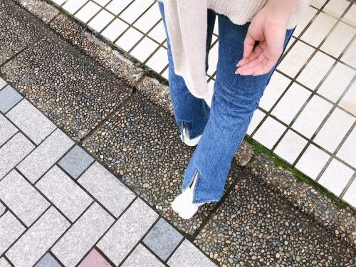 ホリデイのハイウエストスキニーフレアデニムパンツ