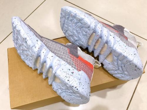 ナイキのSPACE HIPPIE02