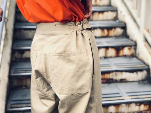 グルカパンツのメンズ