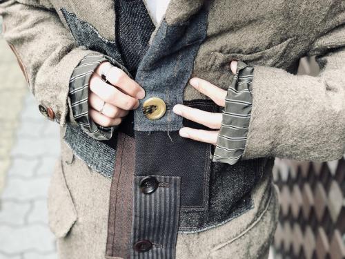 圧縮ウールパッチワークチェスターコートのメンズ