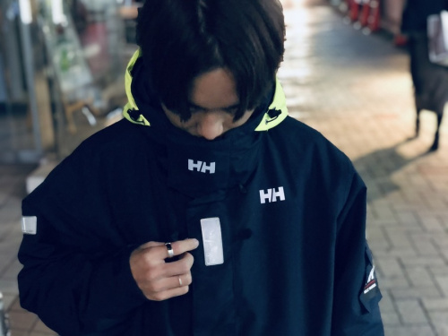 アウトドアブランドのHELLY HANSEN