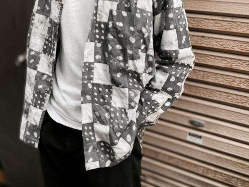 総柄シャツのメンズ