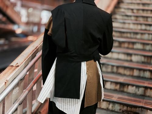 エンフォルドのアシンメトリージャケット