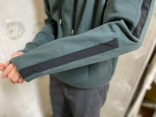 エルメスのラインスリーブタートルネックスウェット