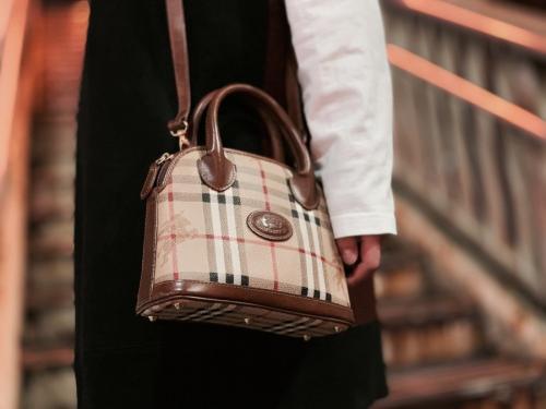 バーバリーズのPVCノヴァチェック2WAYバック