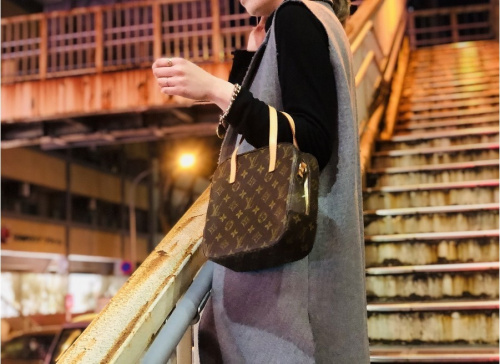 ラグジュアリーブランドのLOUIS VUITTON 　