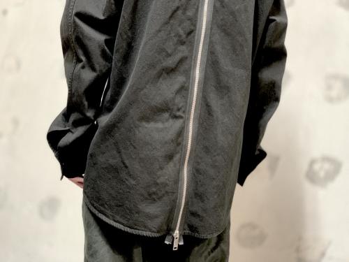 アンブッシュのバックジップデニムシャツジャケット