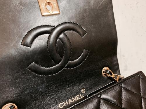 シャネルのラムスキンミニマトラッセチェーンショルダーバッグ