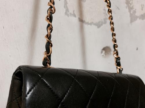 ラムスキンミニマトラッセチェーンショルダーバッグのレディース