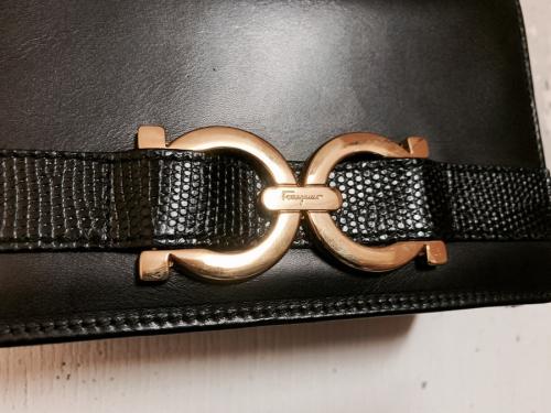 サルヴァトーレ フェラガモのガンチーニチェーンショルダーバッグ