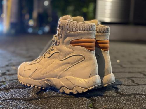 ワイスリーのNOTOMA / トレースカーキハイカットスニーカー