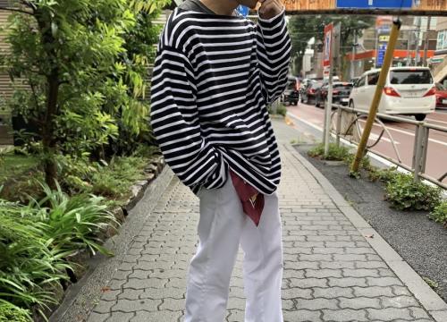 ウティ×ジャンルの別注カラーバスクシャツ