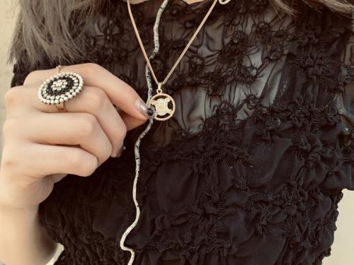 セリーヌのマカダムペンダントネックレス