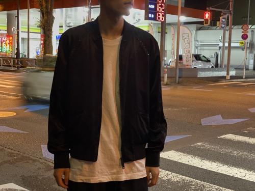 ヴァレンティノのロックスタッズサテンボンバージャケット