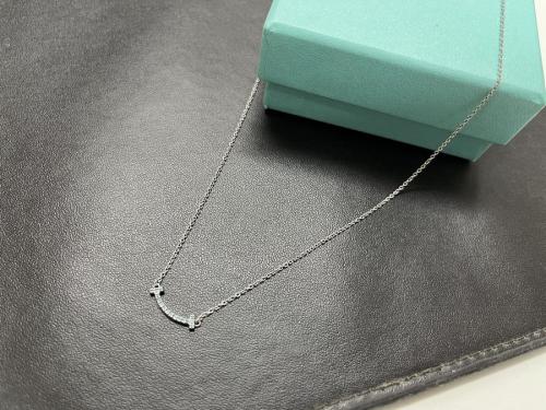 ティファニーのTスマイルミニペンダント