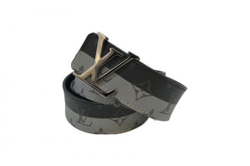 ルイヴィトンのサンチュールLVイニシアルベルト