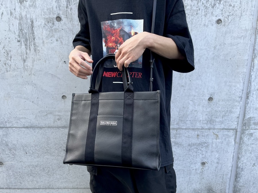 BALENCIAGA/バレンシアガ】よりハードウェアミディアムレザートート 