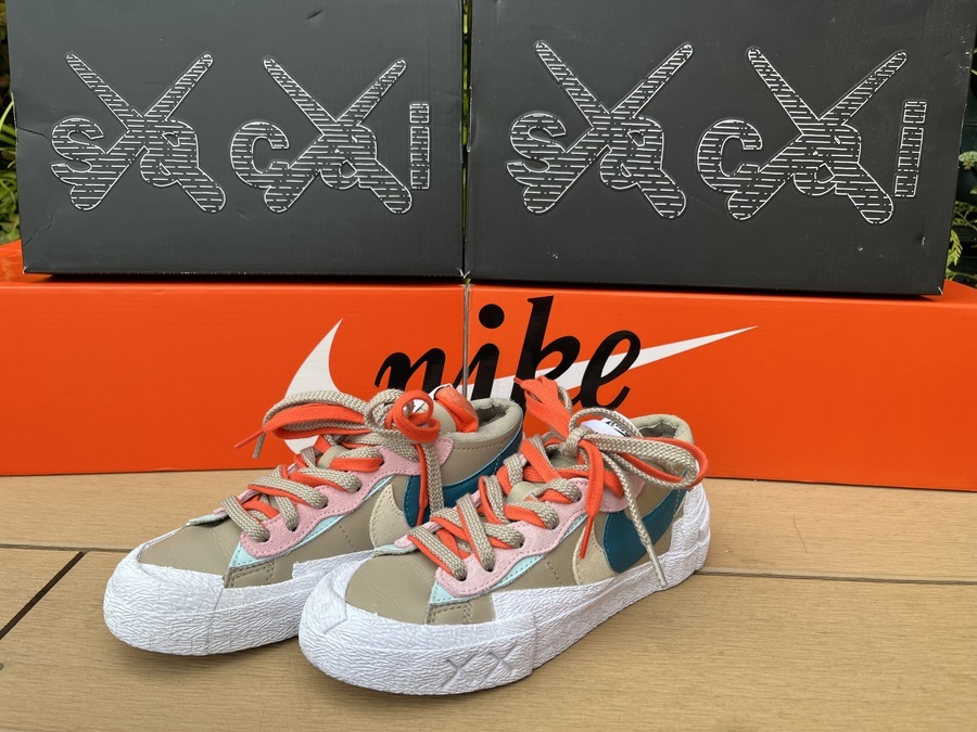 NIKE サカイ スタジャン XSサイズ　コラボ サカイがナイキとコラボ、トラックスーツをベースとしたアパレル