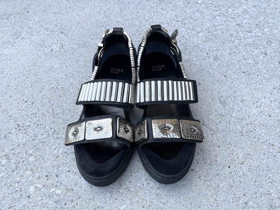 TOGA PULLA/トーガ プルラ】より Metal sneaker sandals を買取入荷