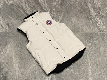 「インポートブランドのCANADA GOOSE 」