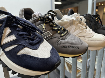 「スポーツブランドのNEW BALANCE 」