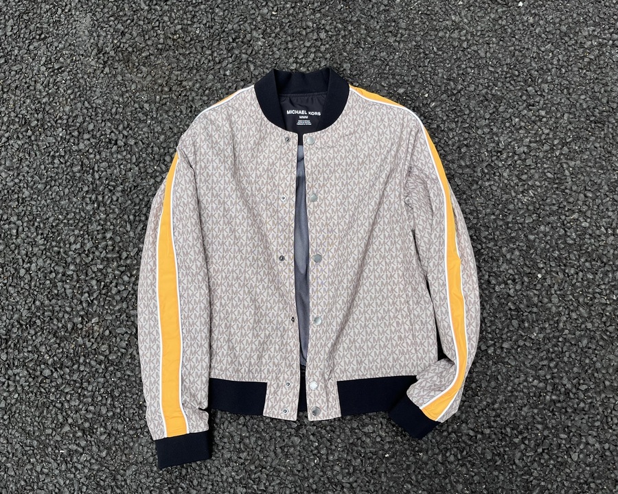 【極美品】マイケルコース　トラックジャケット　総柄 MICHAEL KORS / マイケルコース】より、未使用品トラックジャケットを
