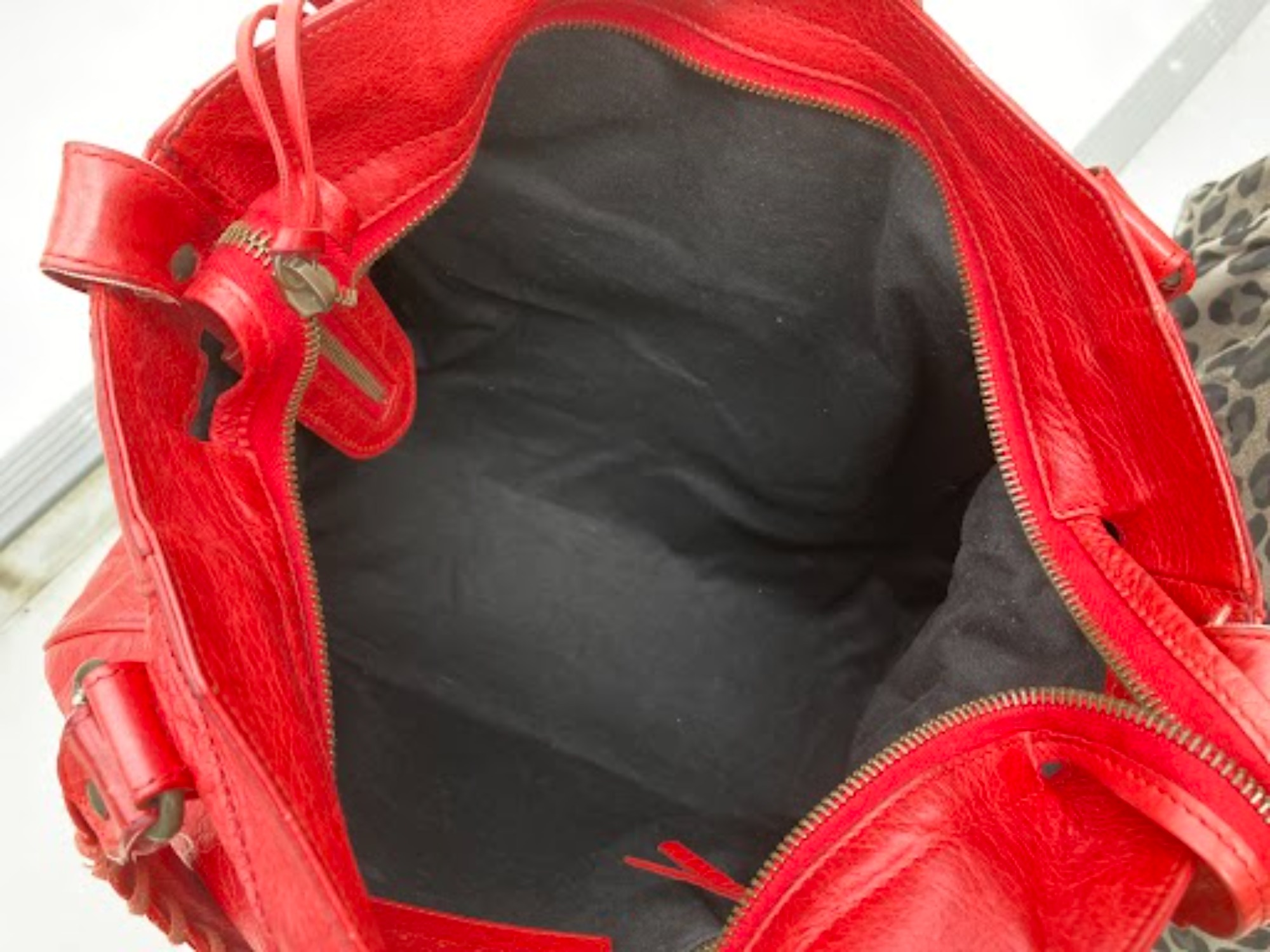 BALENCIAGA】より、クラシックヴェロハンドバッグを買取入荷致し BALENCIAGA】より、クラシックヴェロハンドバッグを買取入荷致し