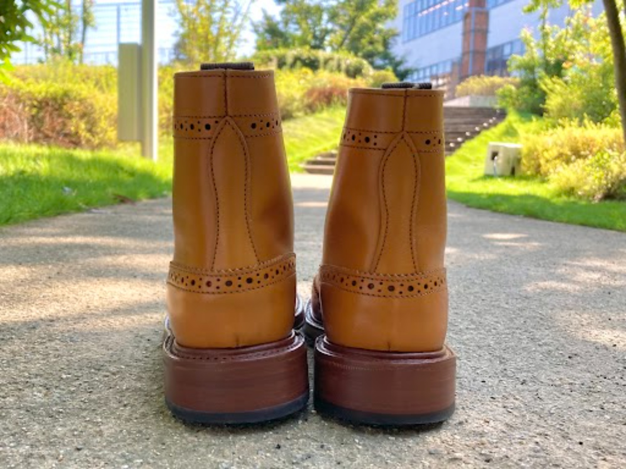 Tricker's】より、ウィングチップカントリーブーツを買取入荷致しまし