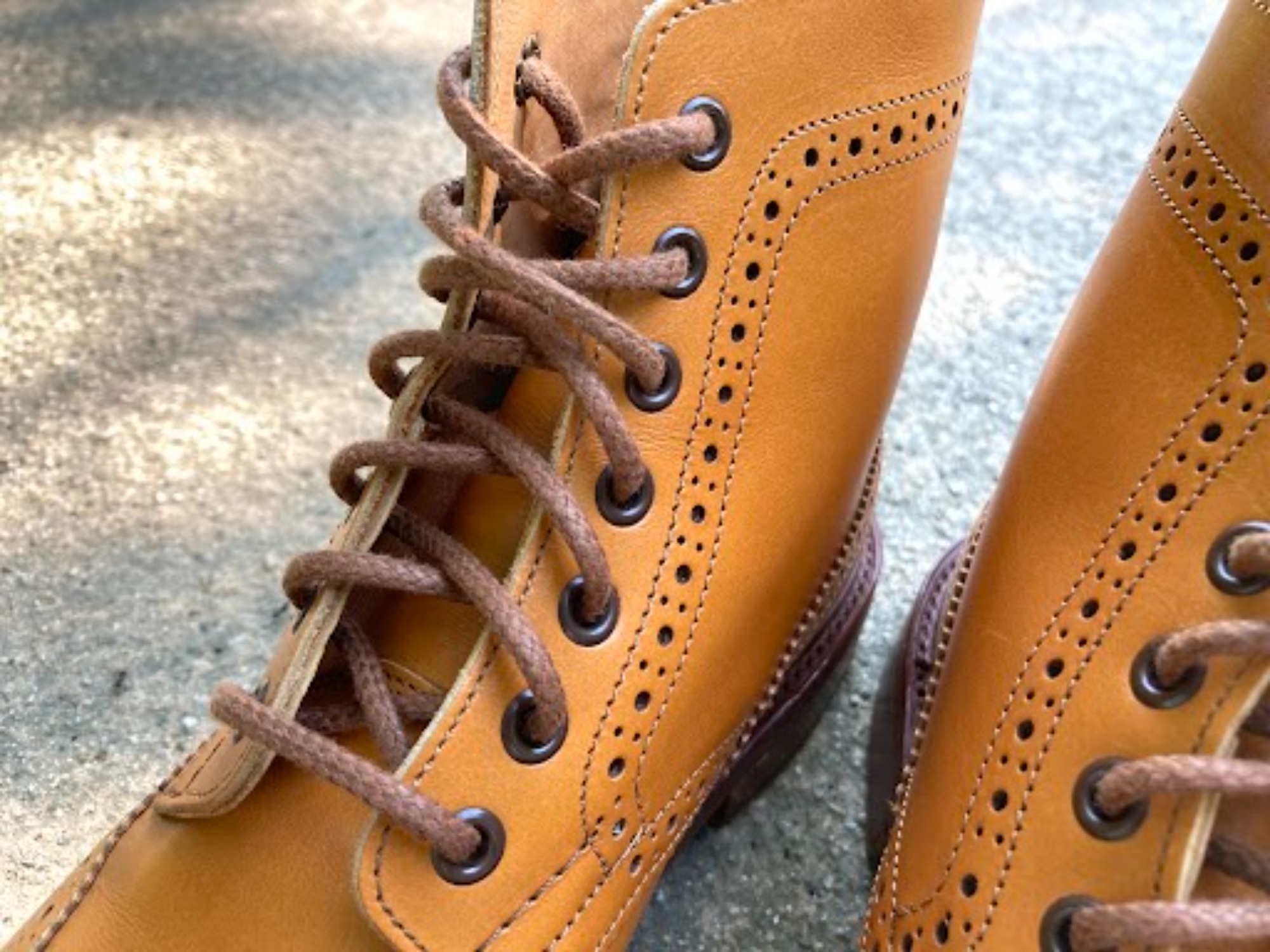 Tricker's カントリーブーツ ウィングチップ41/2 8968 中古・古着通販】Tricker's (トリッカーズ) ウイングチップ スエード