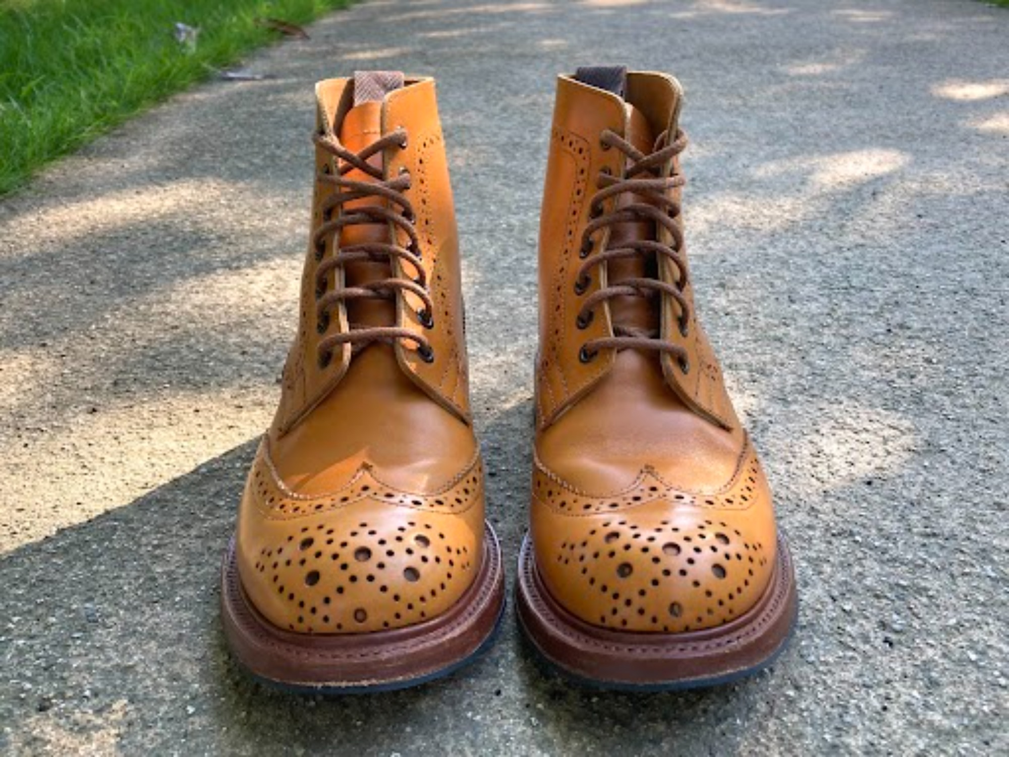 Tricker's】より、ウィングチップカントリーブーツを買取入荷致しまし