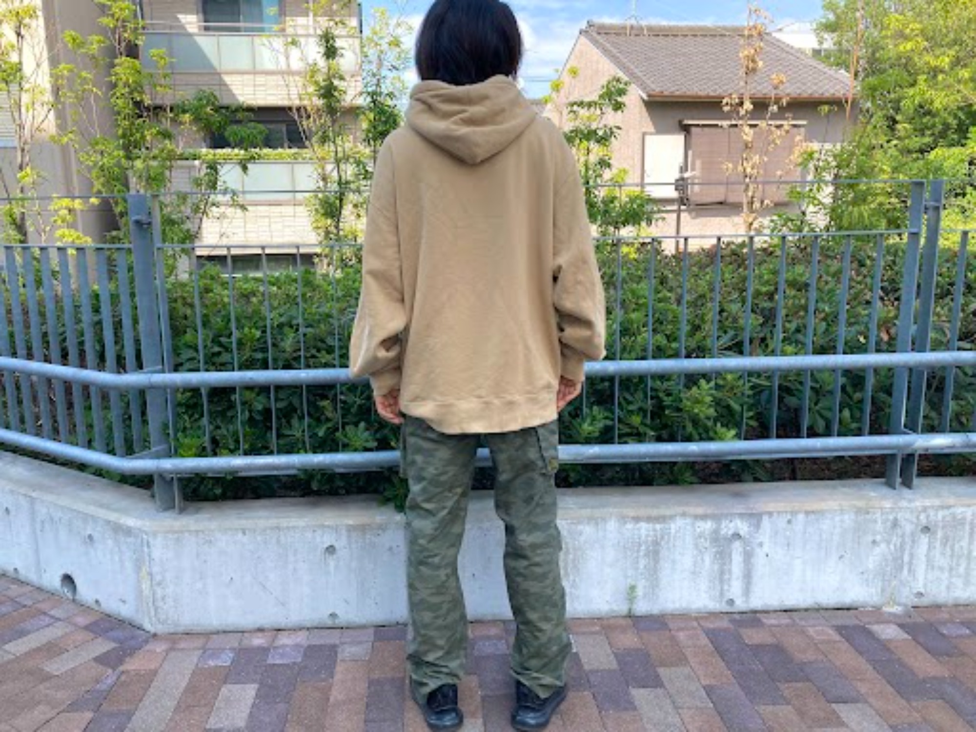 SUPREME】より、Rhinestone Shadow Hooded Sweatshirtを買取入荷致し