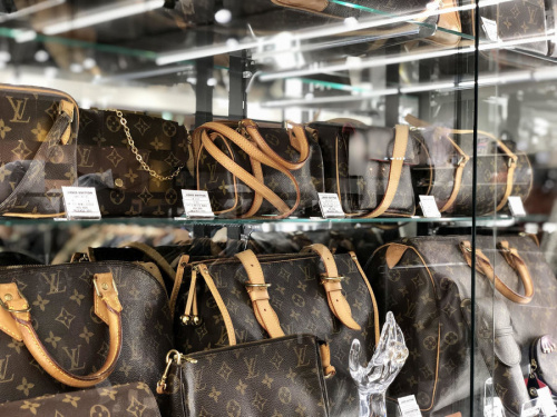 ラグジュアリーブランドの店舗からのお知らせ