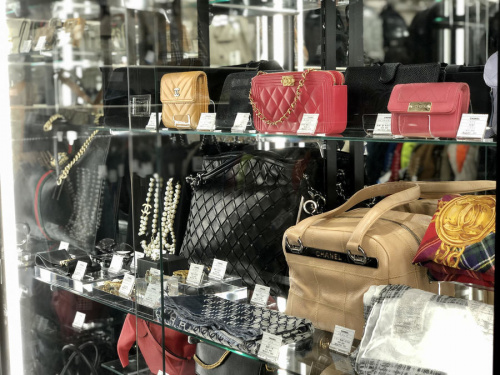 名古屋則武新町のショーケース