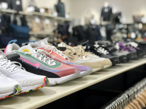 スニーカーの店舗からのお知らせ