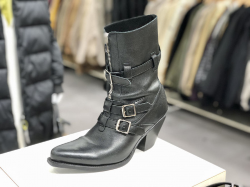 メゾンマルジェラ 22のCELINE