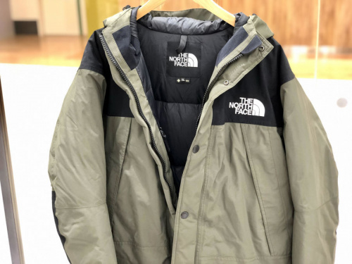 ザノースフェイスのMOUNTAIN DOWN JACKET