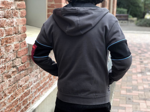 プラダのスリーブポケットジップパーカー