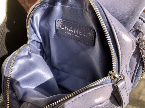 シャネルのチェーンショルダーウォレット