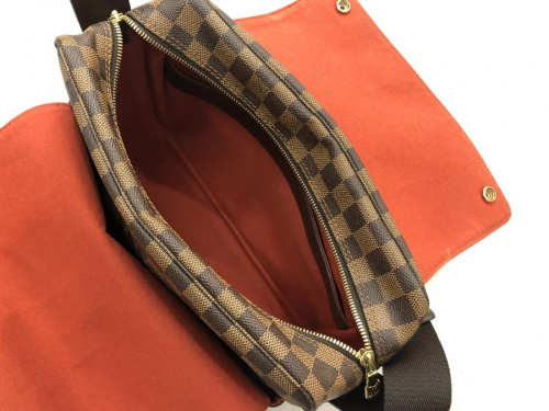 ダミエのメッセンジャーバッグ