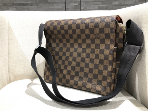 メッセンジャーバッグ