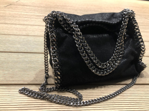 トートバッグのファラベラ