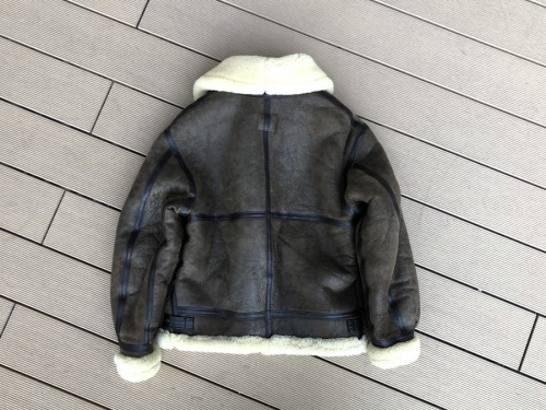 アヴィレックスのムートンジャケット