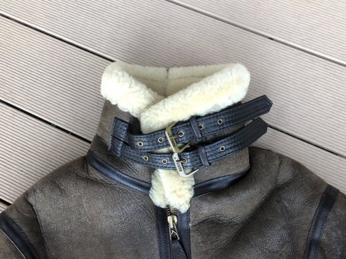 ムートンジャケットのフライトジャケット